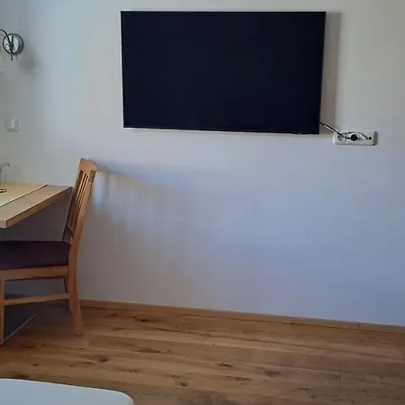 Hotel Echo *